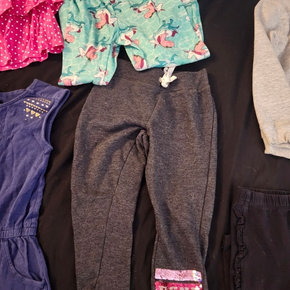 Lot Of 14 Pieces Of Girls Sz 5/6 Clothing - Picture 6 of 7